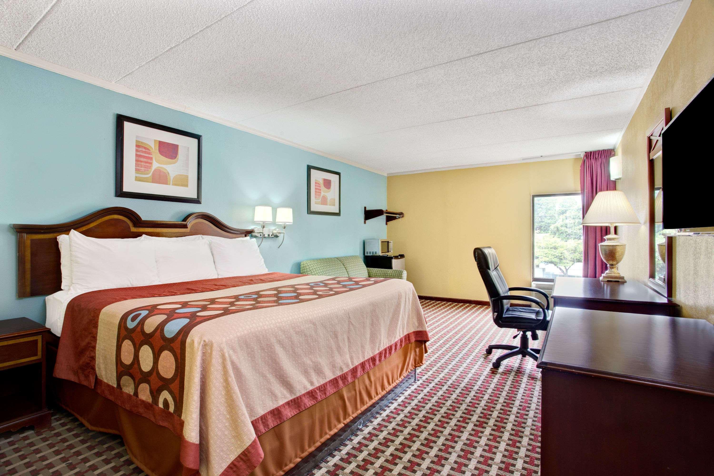 Super 8 Downtown Raleigh Motel Exterior photo