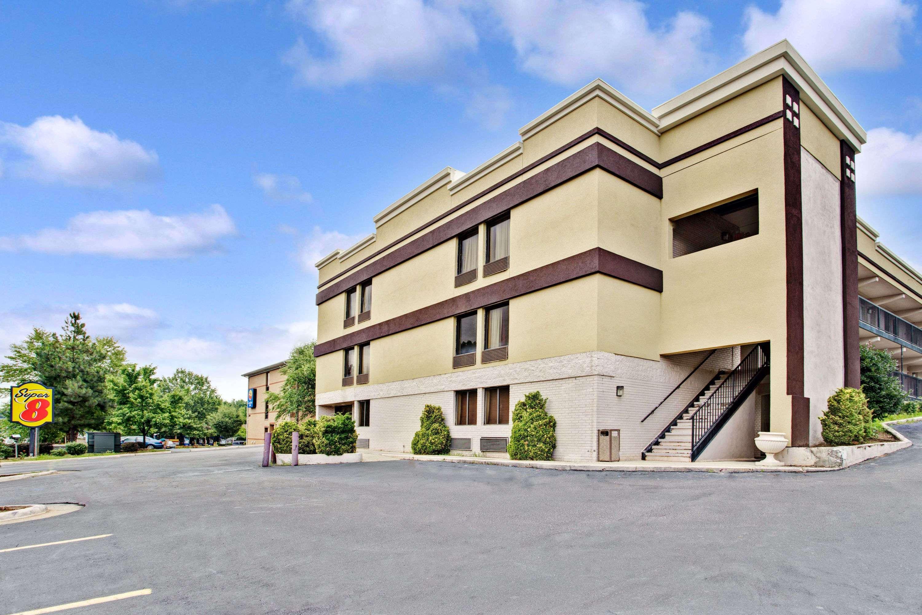 Super 8 Downtown Raleigh Motel Exterior photo