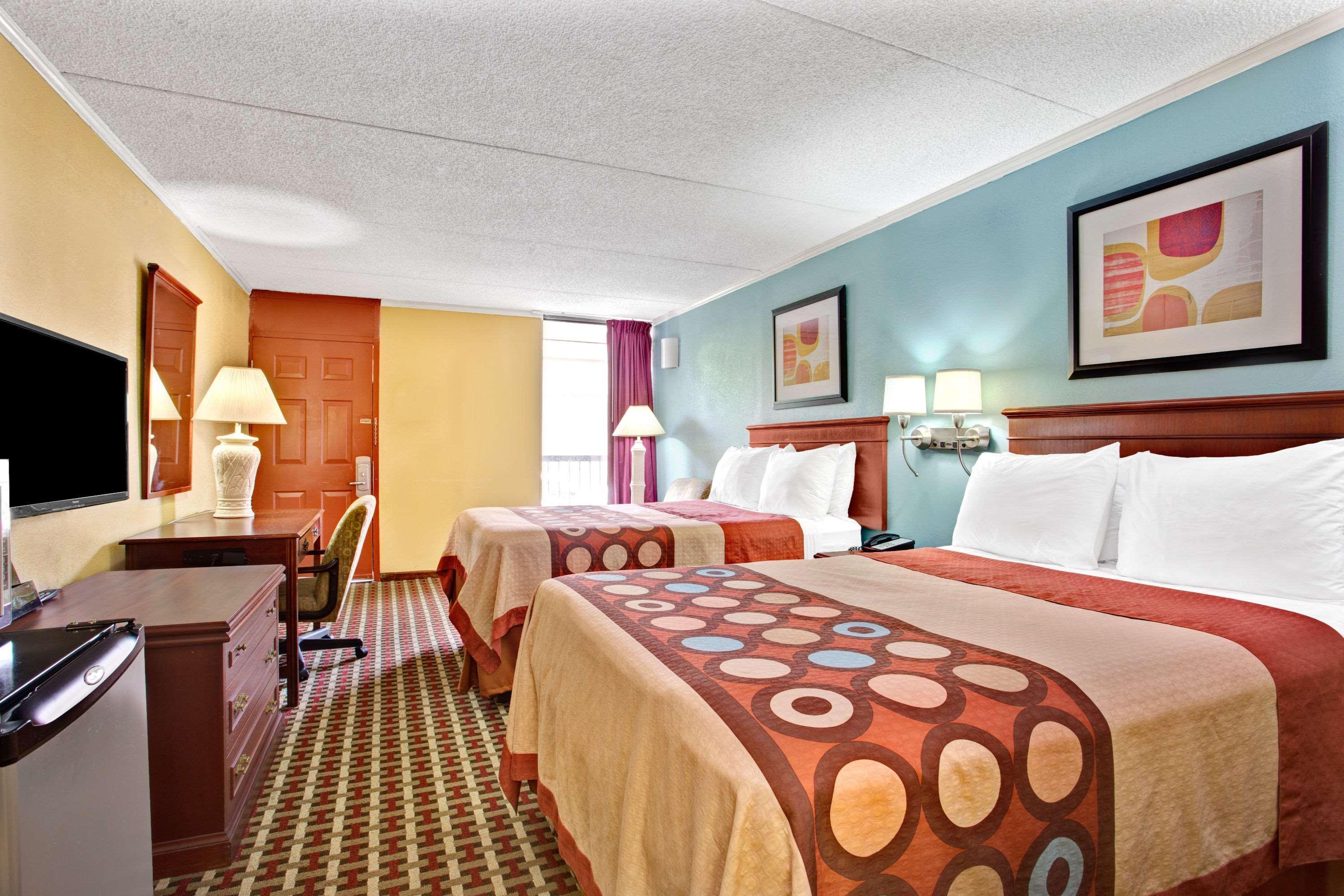Super 8 Downtown Raleigh Motel Exterior photo